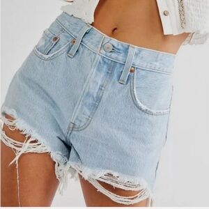 Levi’s High Waisted Premium 501 Shorts, Ojai Frost Light Indigo, (W 33)